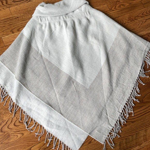 Ann Taylor Poncho - Picture 4 of 6